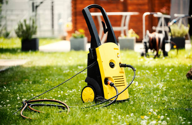 Best Oil Spill Cleanup  in Country Clu, FL